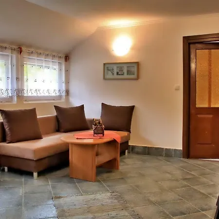 Pod Krokwią Ośrodek wypoczynkowy *